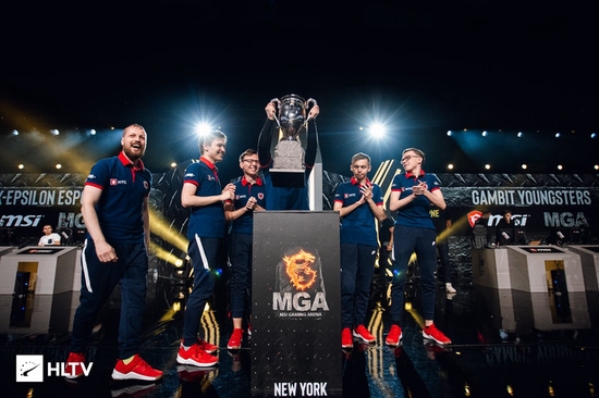 邓紫棋新歌《牺牲》亮相S15开幕式引发热议